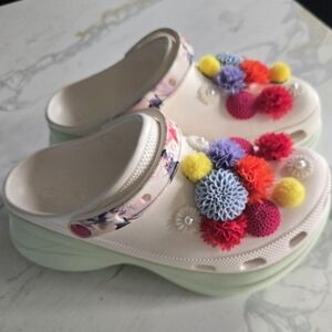 NWT CROCS Bae Wildflower Clog. Womens Size 9